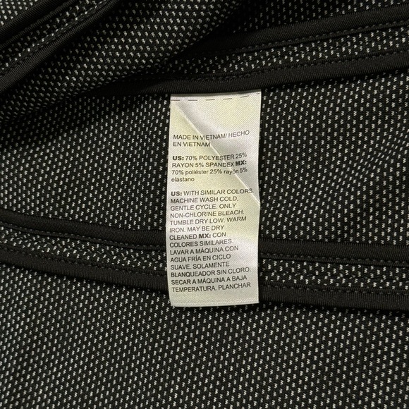 NWT Chicos Ponte Knit Vest Women Size 4P / Small Black White Structured Collar - Picture 13 of 14